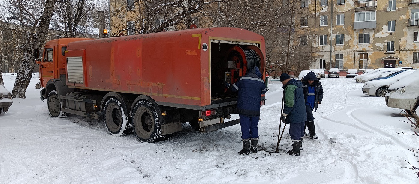 Прочистка канализации от засоров гидропромывочной машиной и специальным оборудованием в Кирсанове