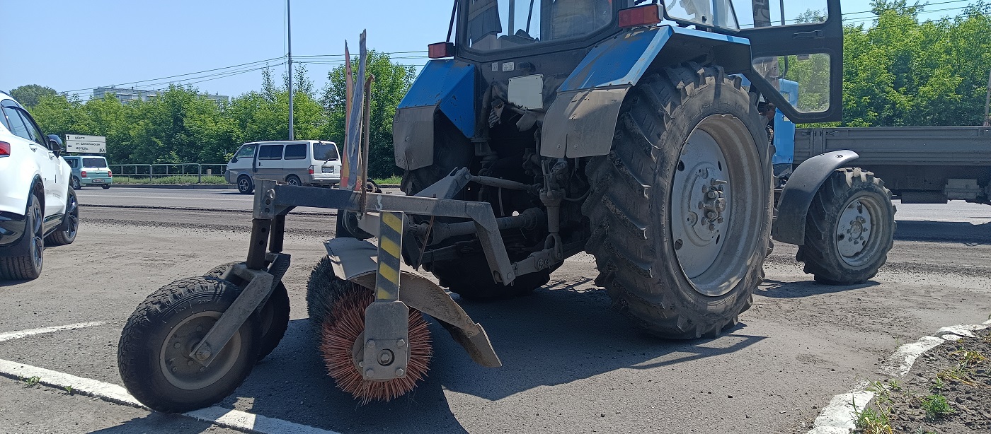 Услуги трактора с щеткой МТЗ в Бондарях